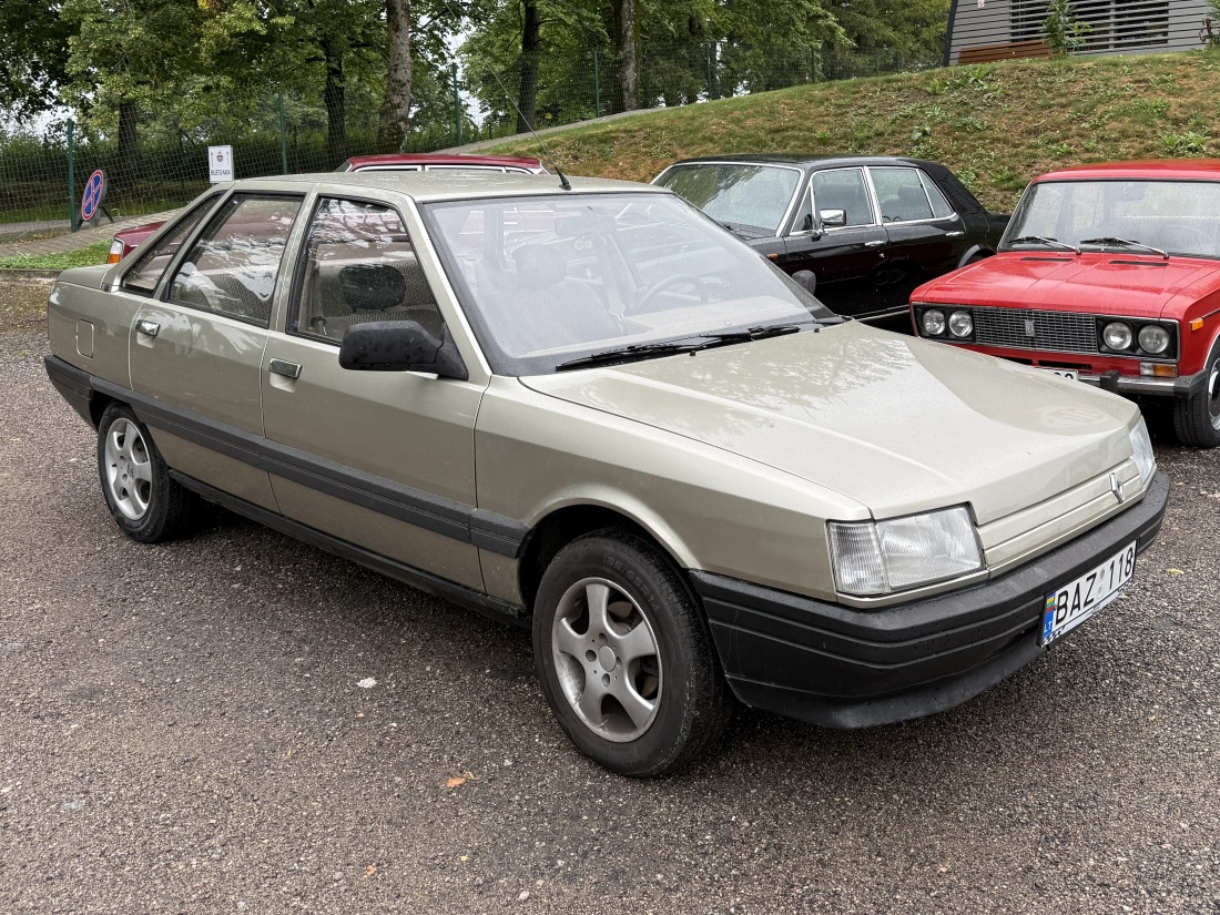 Renault 21